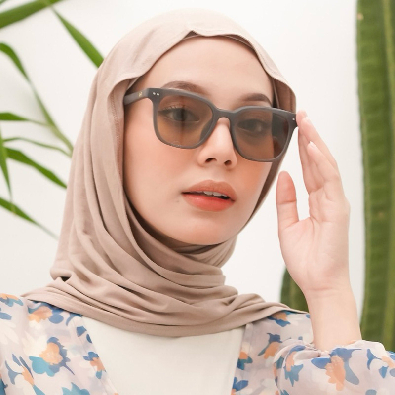 เมษายนแว่นตาแว่นกันแดด Natsuki