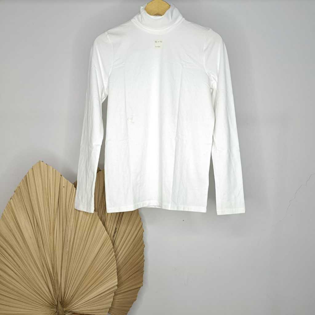 O12 (B) เสื้อยืดคอเต่าผ่าข้าง