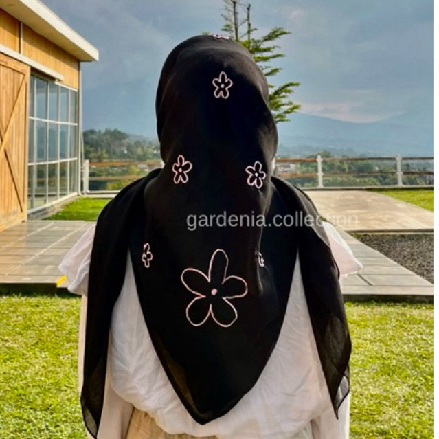 Gardenia COLLECTION - ฮิญาบปักดอกไม้สวยงาม - ฮิญาบเย็บปักถักร้อยระดับพรีเมียม - ฮิญาบปารีสเบสิค