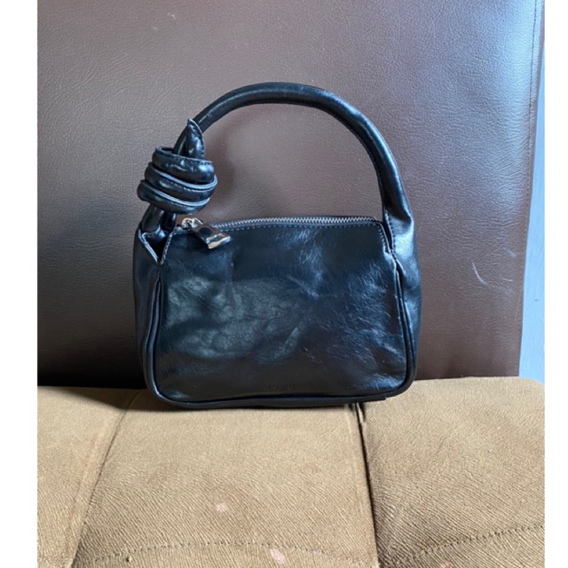 กระเป๋าถือ Preloved 4our b