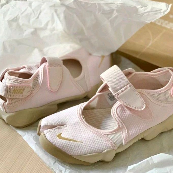 Nike Air Rift Breathe "Light Soft Pink" รองเท้าพรีเมี่ยม ของแท้