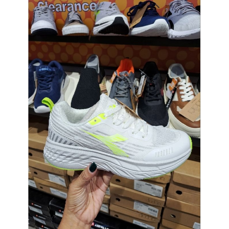 รองเท้าวิ่งผู้หญิง Diadora Gusto - สีขาว