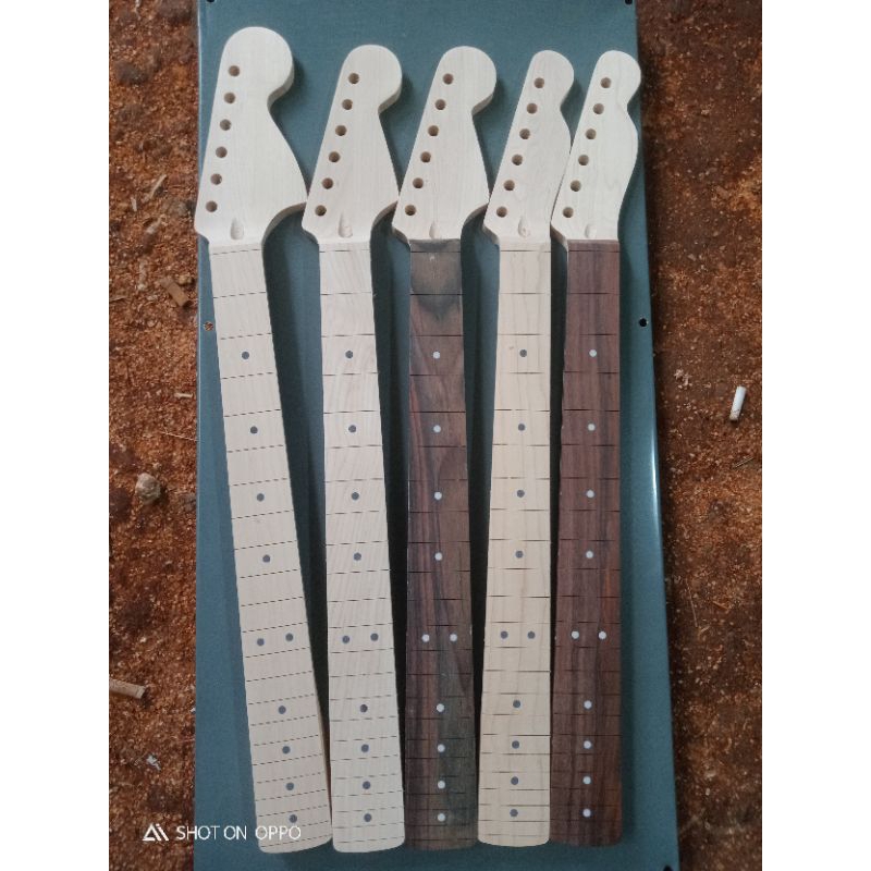 Stratocaster คอเมเปิ้ลไม่ฟิน