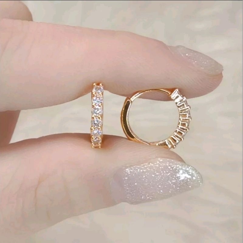 ONE ROW CLIP EARRINGS FULL GOLD GEM เครื่องประดับแฟชั่นสตรี