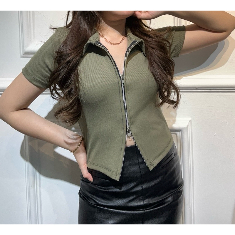 Gienelabel - เสื้อ Hailey พร้อมปลอกคอถักซิป | ผู้หญิง Zipper Knit Top