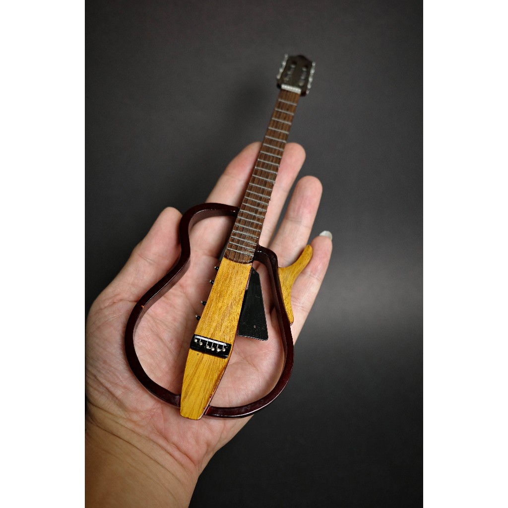 Brian May Queen Silent Guitar Miniature Scale 1:4 Music Cake Topper ตกแต่ง
