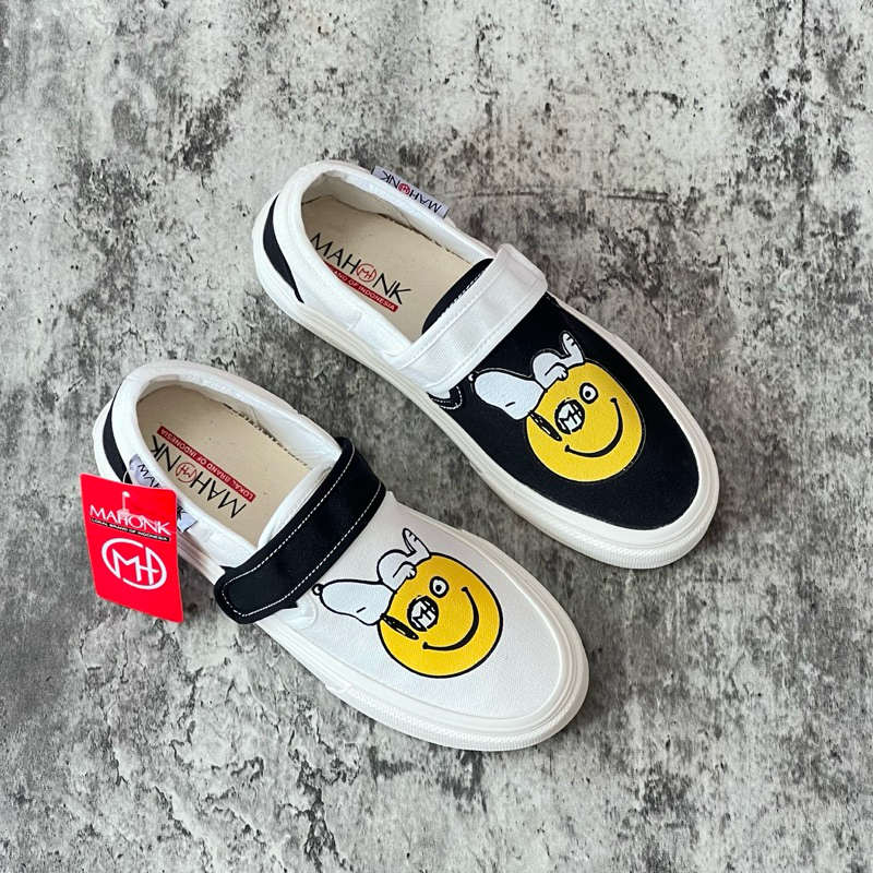 รองเท้า LOKAL Mahonk - Slip On Velcro Motif วัสดุผ้าใบ // แบรนด์ท้องถิ่นดั้งเดิม // รองเท้าส้นแบน ฟรี ฟุต /// รองเท้าผ้าใบดั้งเดิม