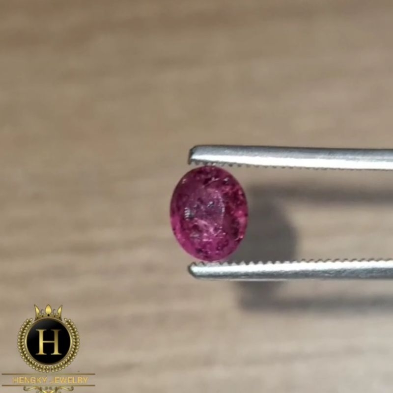 Tanzania Ruby ไม่มีความร้อน