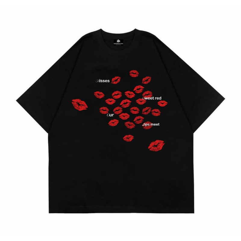 เสื้อยืด Atisfaction 16s 235GSM Boxy Oversize Kiss You Black
