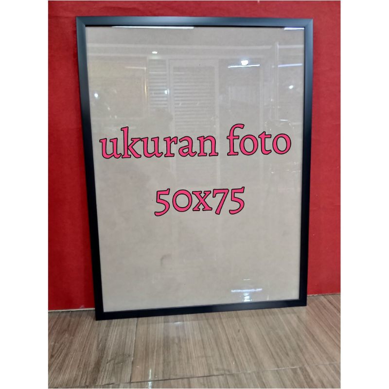 กรอบรูปขนาด 50x75cm กรอบกว้าง 2cm พร้อมกระจก