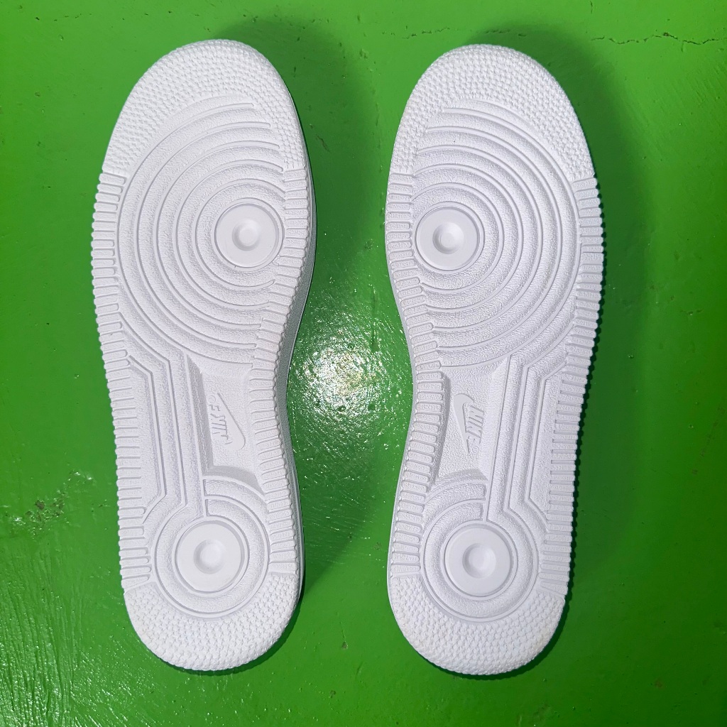 พื้นรองเท้าชั้นนอก Nike Air Force 1 สีขาว