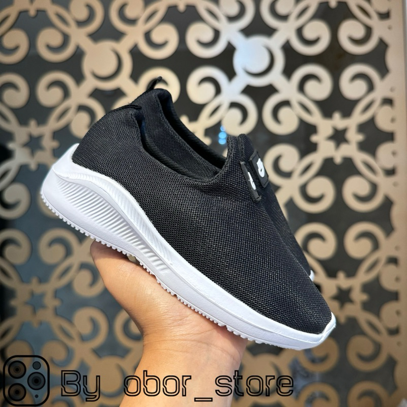 รองเท้าเด็ก Nike Slip on Black White