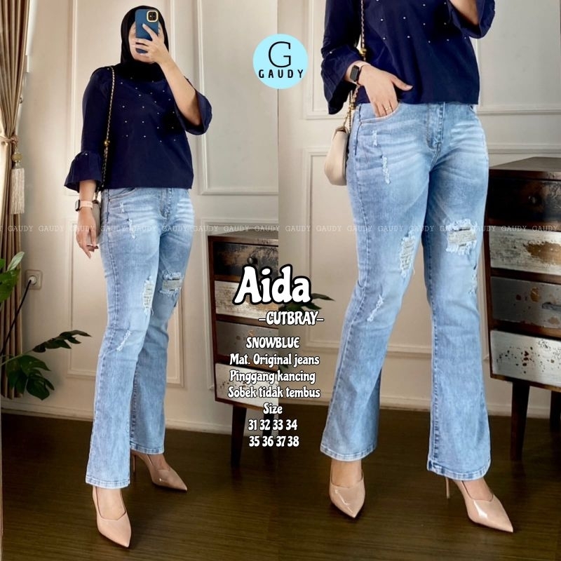 AIDA CUTBRAY********