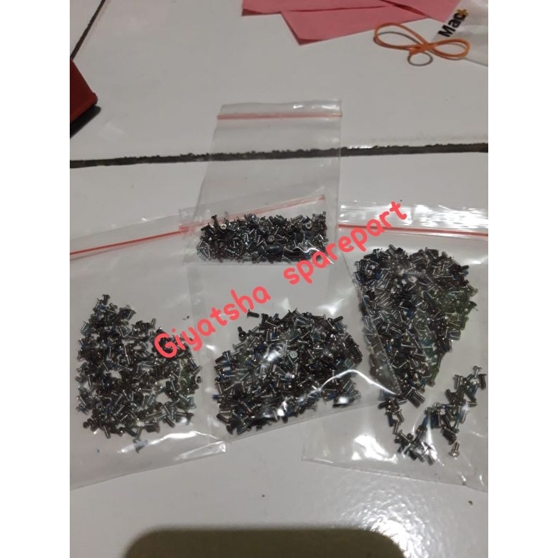 น็อตโทรศัพท์มือถือสากล 250 ชิ้น พร้อม รบกวนสั่ง ขอบคุณค่ะ