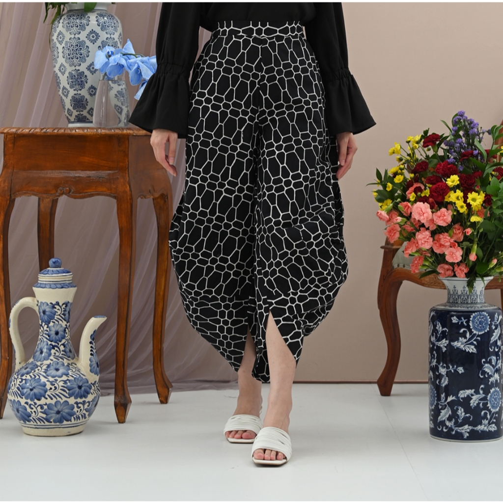 NONA RARA - Coral Garut P0172 กางเกงขายาวผ้าบาติกผู้หญิงทันสมัย