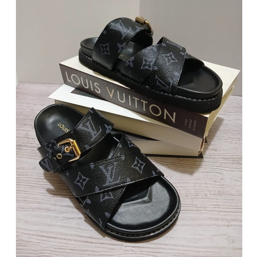 Meeredel FOOTWEAR - รองเท้าแตะ LVV Cross, Modern Buckle