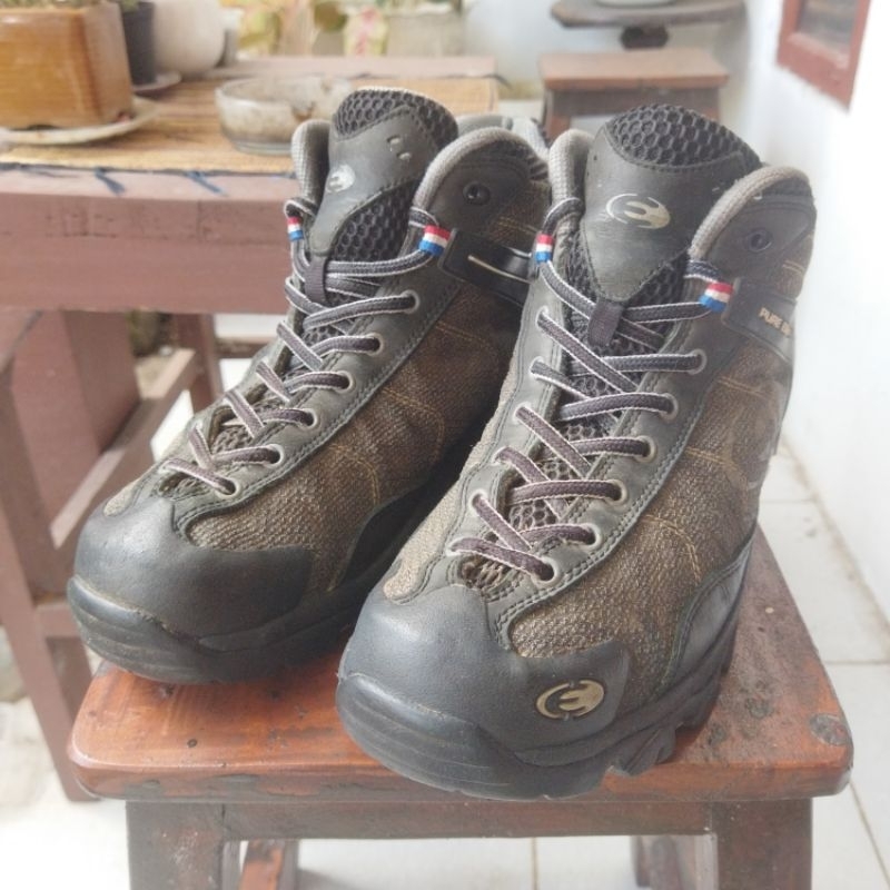รองเท้ากลางแจ้งมือสอง ยี่ห้อ Eider sz 43