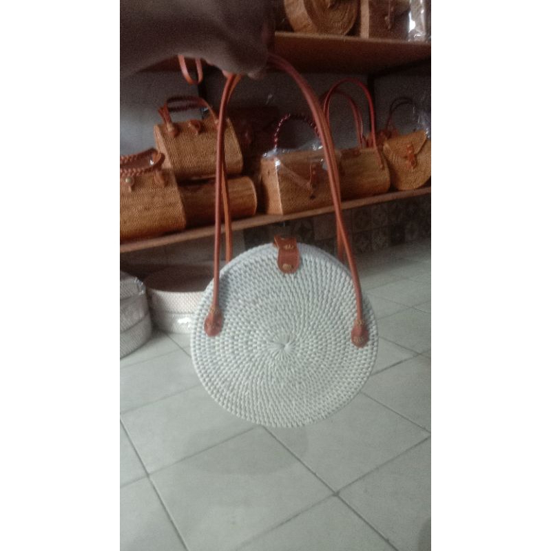 ROUND RATTAN BAG / WHITE POLUS RATTAN BAG 20CM tote strap