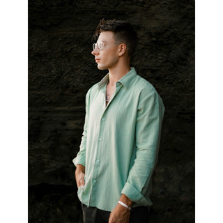 BEACHWELL Kemeja Pria Polos Premium Lengan Panjang Linen Krinkel Hijau Sage - Kemeja Luca Series Green Sage