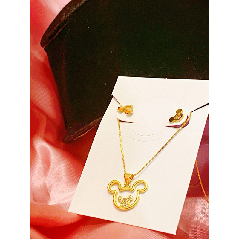 สร้อยคอมิกกี้อัญมณีเรียบง่ายพร้อมต่างหูสตั๊ดไทเทเนียมสวยงาม KST1