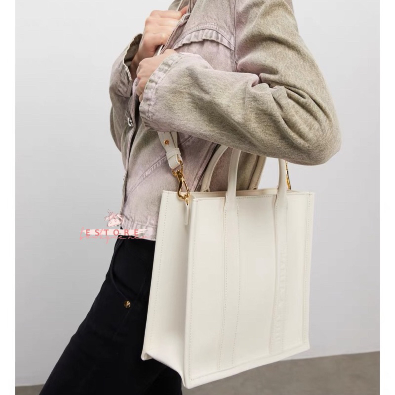 C กระเป๋าลายนูนผู้หญิง& 39;s