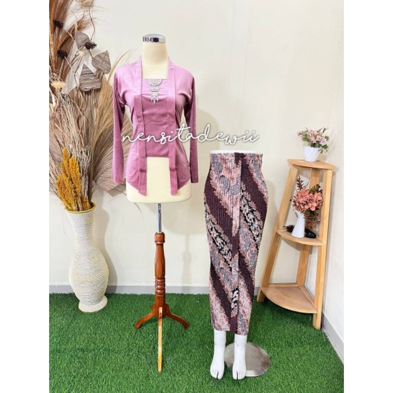 [1 Set, Rosegold] Kubaru Kebaya + กระโปรงจีบ / Rosegold Slope Motif