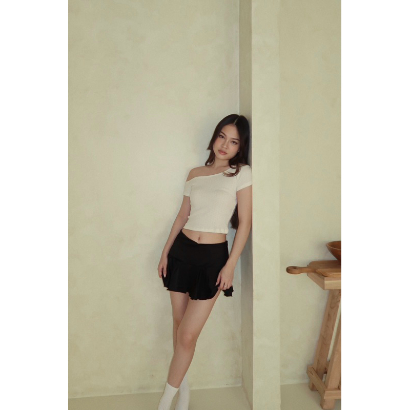 เสื้อยืดครึ่งแขน // RUE Pointelle เสื้อยืดอสมมาตร Crop Top Tshirt