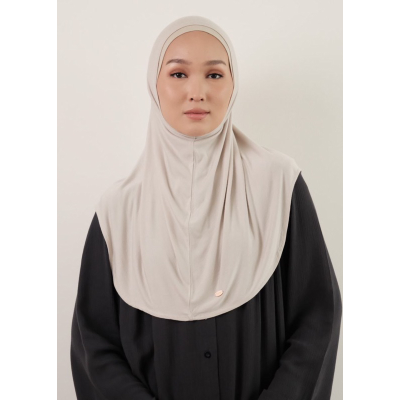 NUETA : Ayesha Bergo