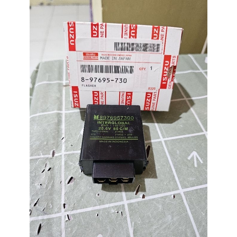 แฟลชเชอร์ไฟเลี้ยวอัตโนมัติสําหรับ Isuzu NMR71 Giga 24V 5 Pin Japan