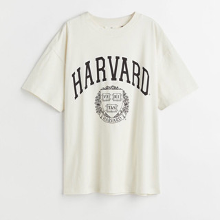 เสื้อยืด โอเวอร์ไซซ์ ลาย Harvard x H&amp;M Original Store