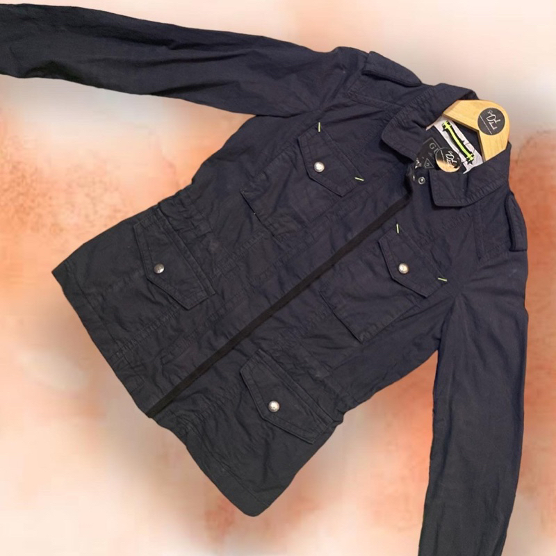 เสื้อแจ็คเก็ต Guess Parka