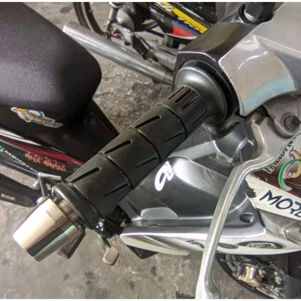 A PAIR OF STANDARD KAZE HANDGRIP สําหรับ KAWASAKI MOTORCYCLES/BLACK KAWASAKI TRAIN GRIP PLUS HANDLEB