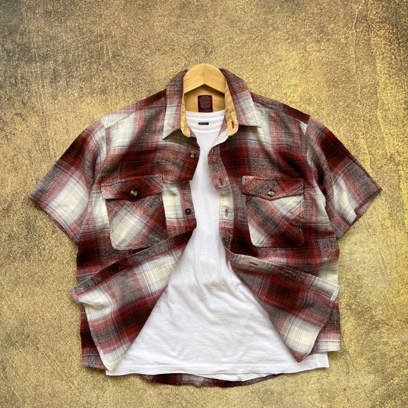 KEMEJA Veterano เสื้อเชิ้ตแขนสั้นผ้าวูลสีขาวสีส้ม by Muddy Fox