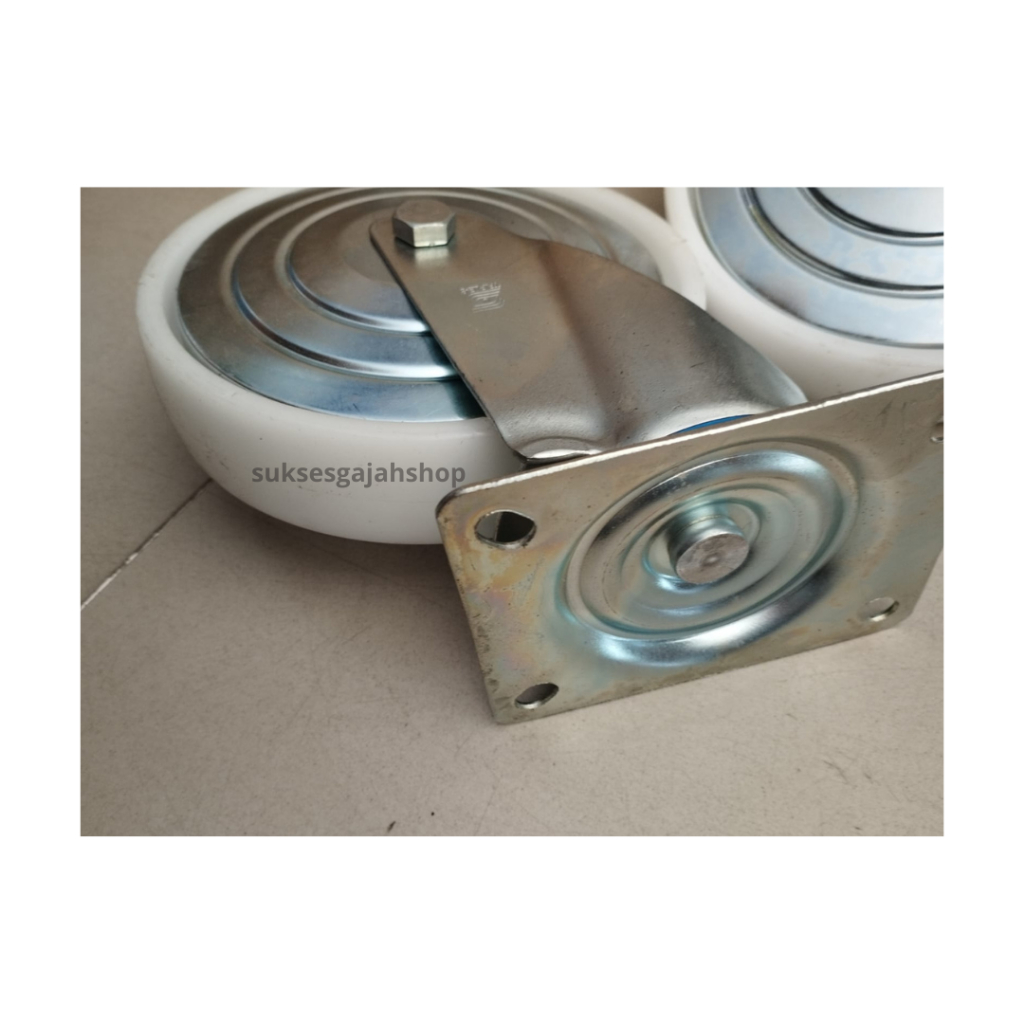 TRIPLE S NYLON WHEELS WITH BRAKES 8" / NYLON WHEELS 8" LIVE WITH BRAKES