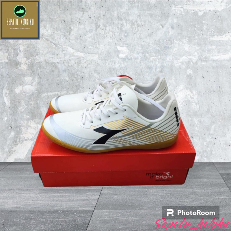 Diadora Forsa Futsal "ขาว/ทอง" รองเท้าฟุตซอล ไซส์ 39