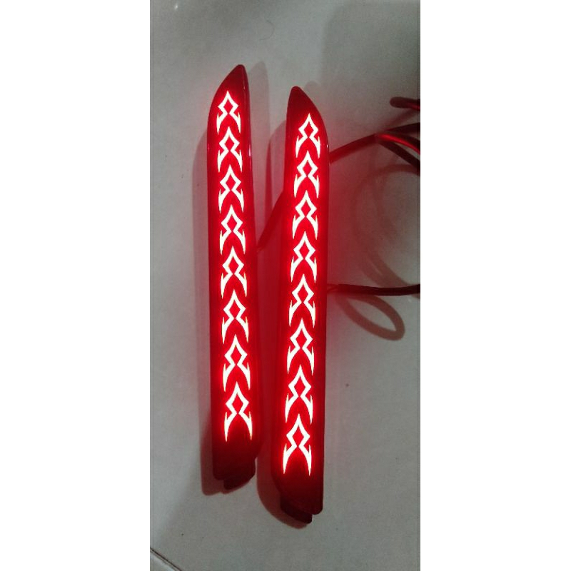 MERAH Inova โคมไฟสะท้อนแสงกันชนหลังสีแดงใหม่ / โคมไฟสะท้อนแสง Inova ใหม่