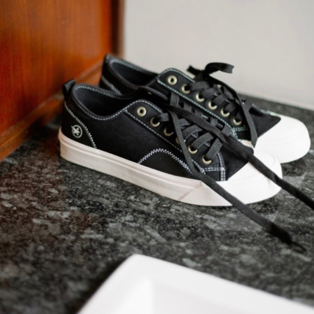รองเท ้ าผ ้ าใบ - Lucky Star Midtown Black/Natural