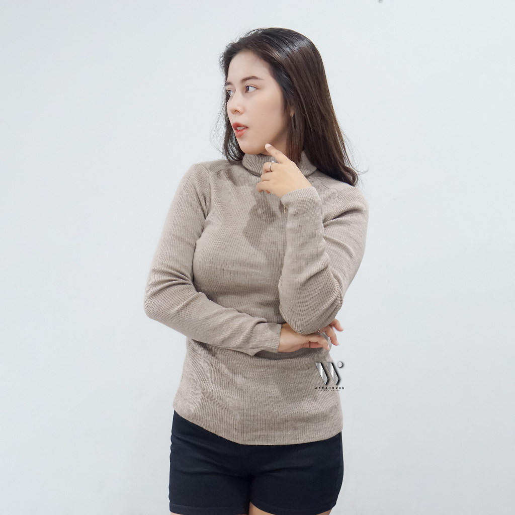 เสื้อสเวตเตอร์ผู้หญิง YUENQL พร้อมคอ TURTLENECK, SLIM FIT, RIB BHN