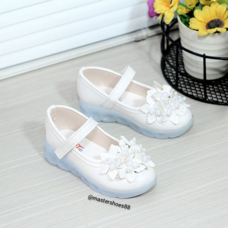 Master PT10 - [WHITE COLLECTION] รองเท้าบัลเล่ต์เด็กผู้หญิงพร้อมเครื่องราง MUTE Ribbon Variations/Kids FLATSHOES ล่าสุด
