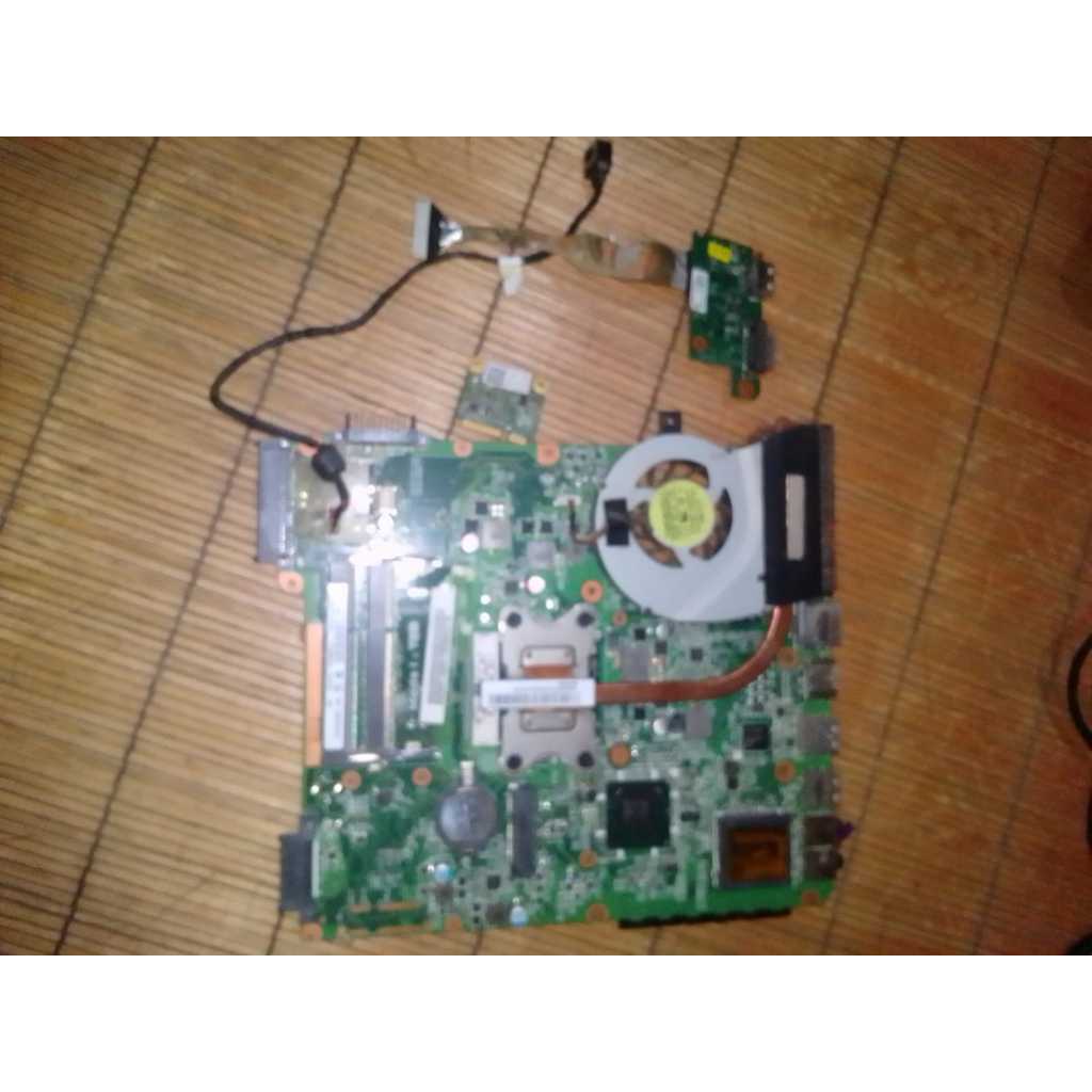 เมนบอร์ด Toshiba L745 + Intel Core I3 Procie - 2330m