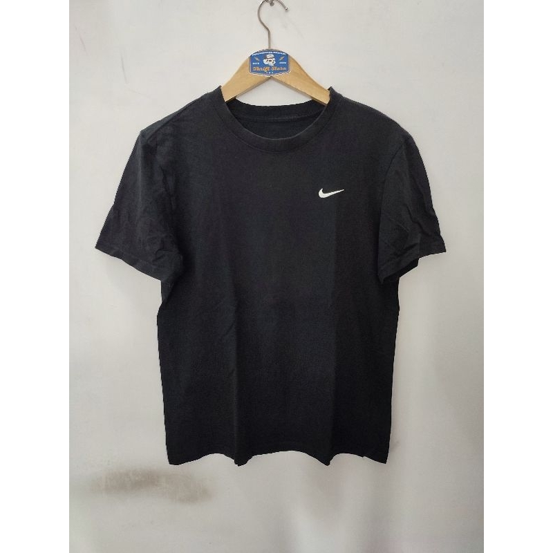 เสื้อยืด nike small swoosh เย็บปักถักร้อยโลโก้เรียบง่ายเสื้อยืด nike ดั้งเดิม