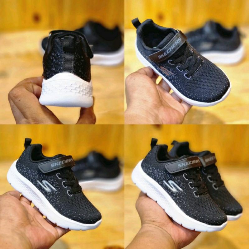 SKECHERS SCHOOL รองเท้าสําหรับ BOYS AND GIRLS SKECHERS PREMIUM SCHOOL รองเท้าสีดําและสีขาว