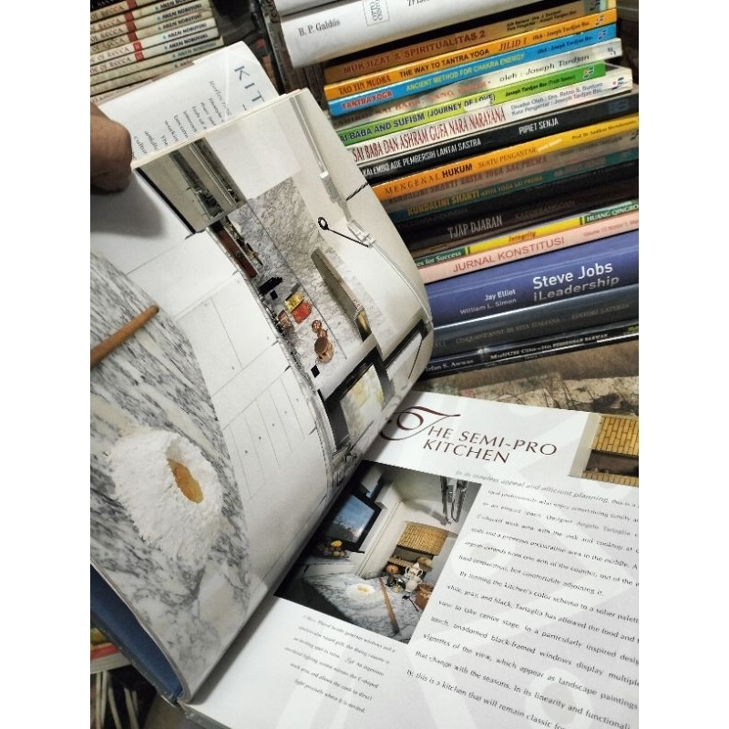 หนังสือนําเข้า KITCHENS Lifestyle & Design By James W Krengel