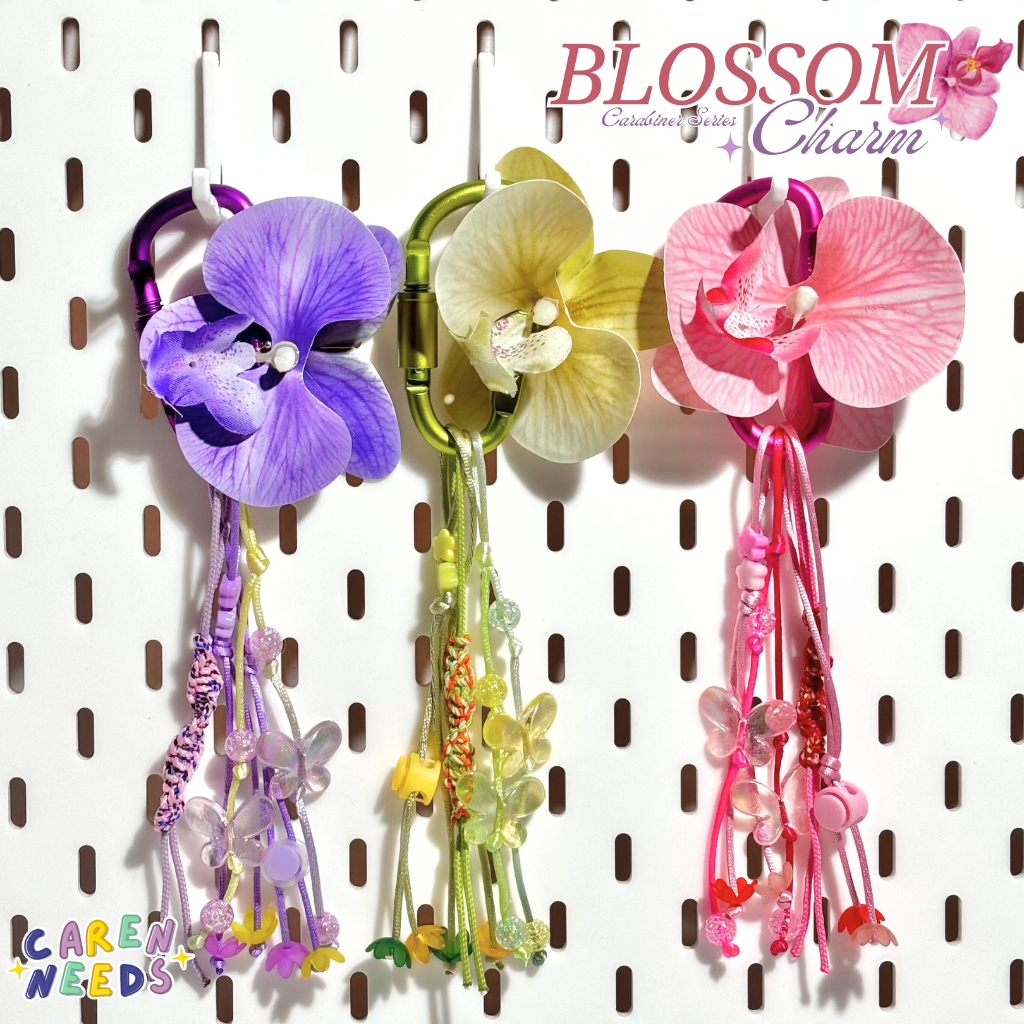 Gantungan Blossom Charm Carabiner โดย Carnneeds | ที่แขวนกระเป๋าไซส์ใหญ่