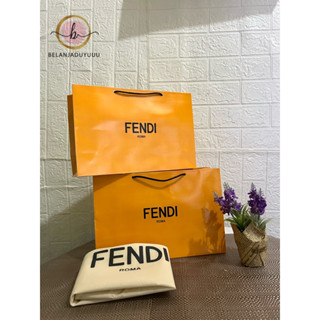 ถุงกระดาษห่อของขวัญ Fendi