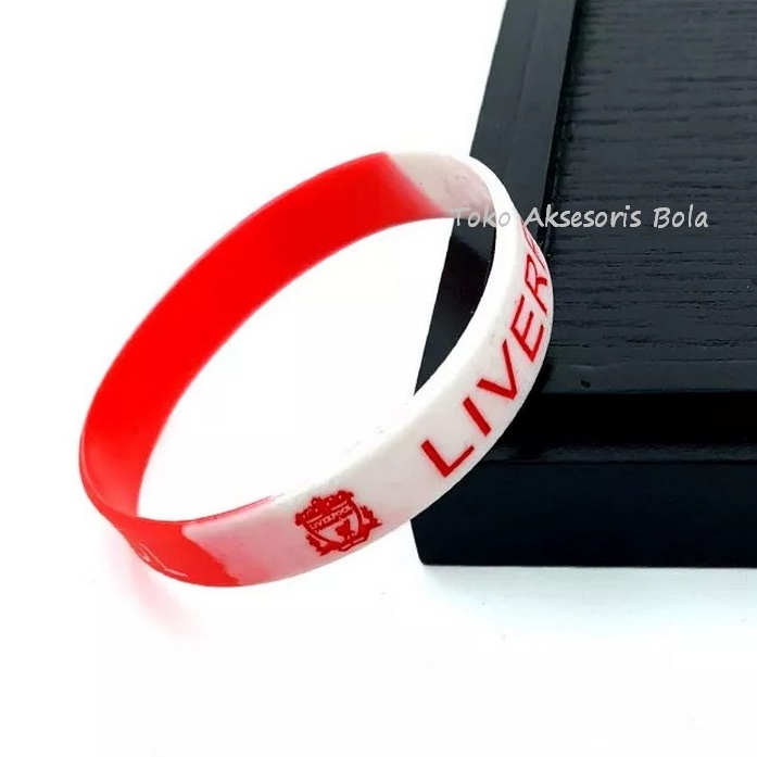 สร้อยข้อมือกีฬาซิลิกาเจลพร้อมโลโก้สโมสรฟุตบอล Motif The Reds สีลิเวอร์พูล Gradation