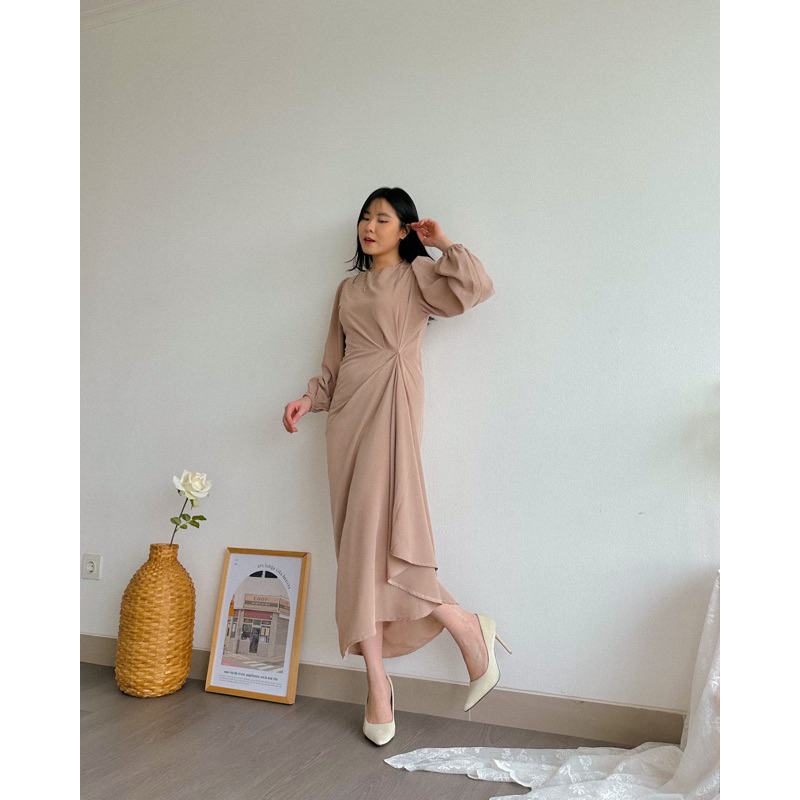 LIRICA TWISTED DRESS STIN VELVET MATERIAL WEDDING CLOTHING SIMPLE DRESS RECENT TEENAGE DRESS SIZE (M