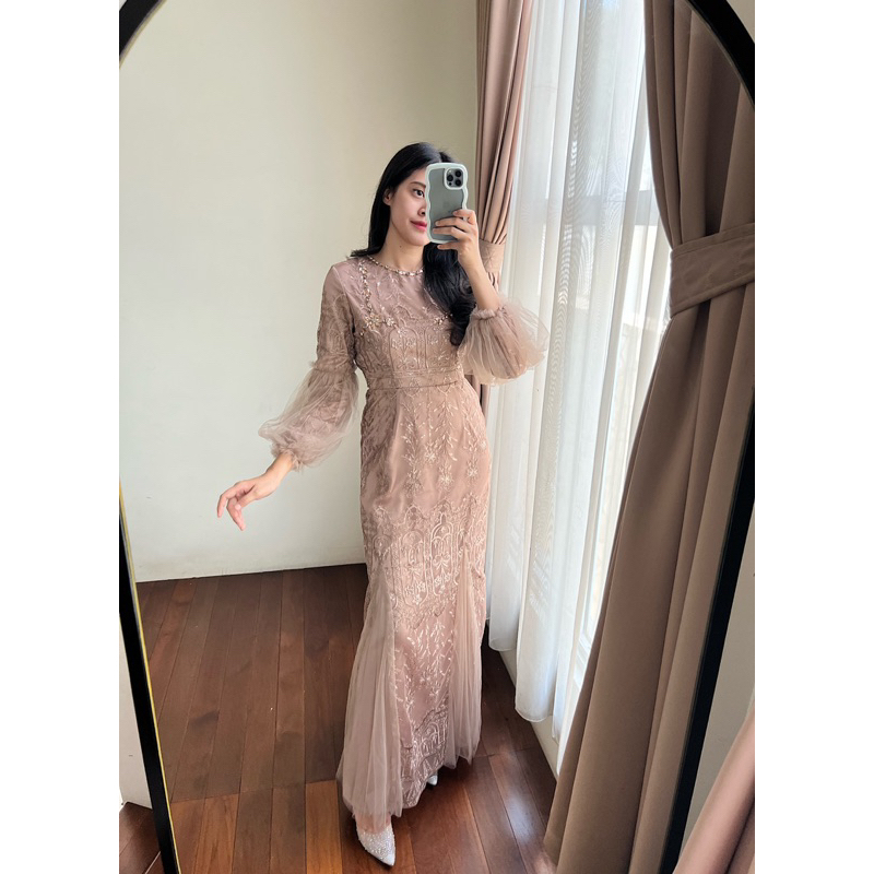 Amrthelabel / lavish / สีน้ําตาลอ่อน