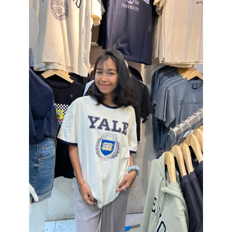 เสื้อยืดพิมพ์ลาย Yale สาม