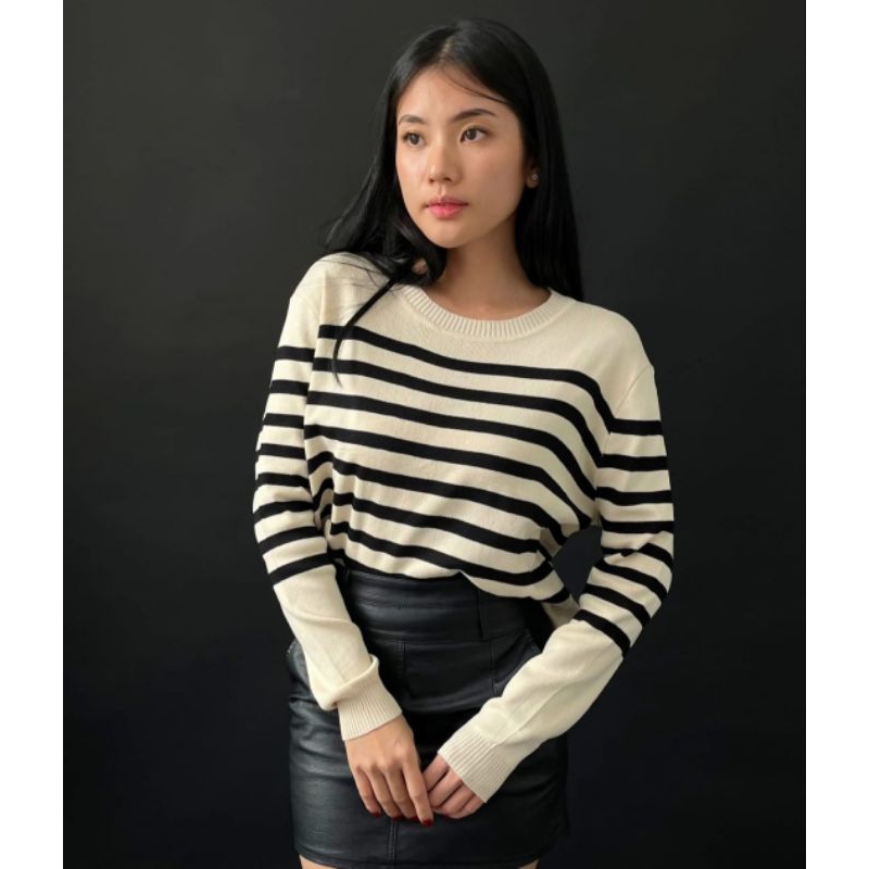 Ils.longsleeve O คอพร ้ อมปุ ่ ม